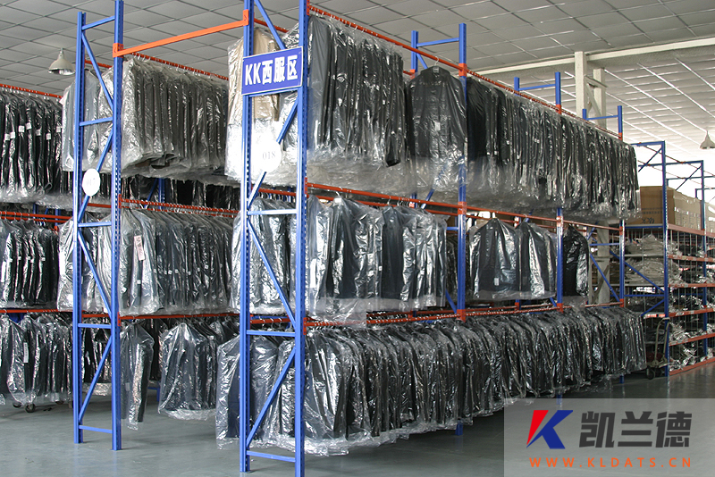 Clothing storage shelves-002