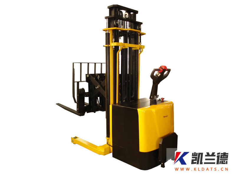 Pallet fork reach stacker-002